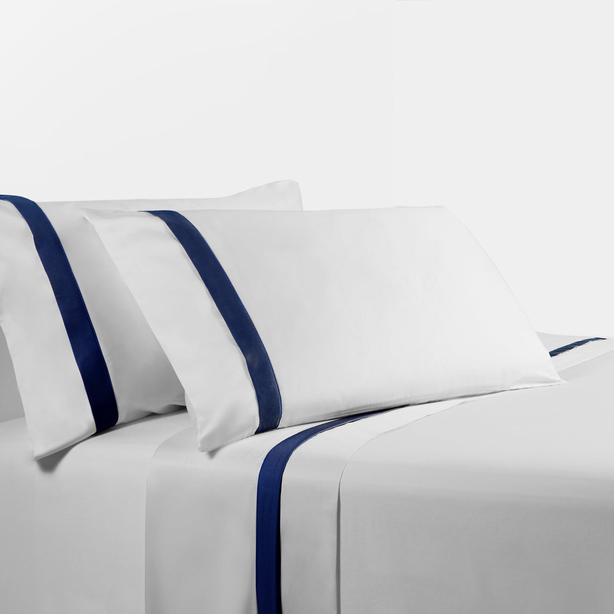 White with Navy Flange Sheet set